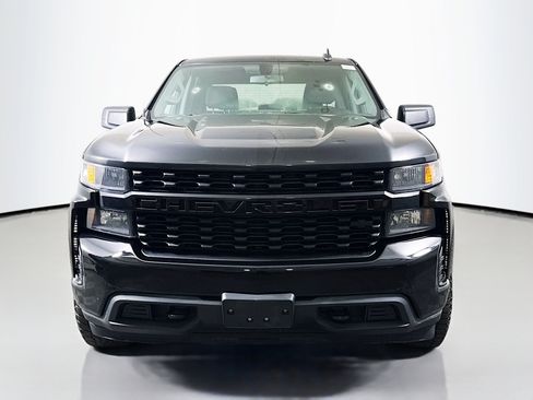 Used 2020 Chevrolet Silverado 1500 Custom w/ Custom Value Package AWD/4WD image 2