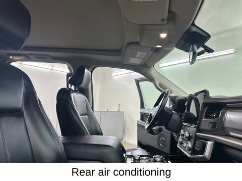 Used 2022 Ford Expedition XLT AWD/4WD image 25