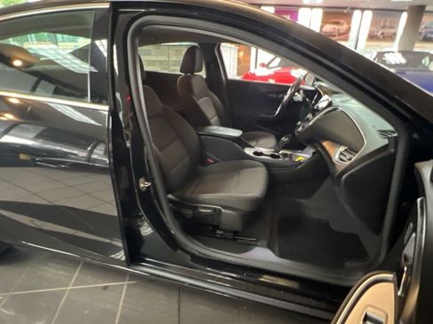 Used 2018 Chevrolet Malibu LT image 25