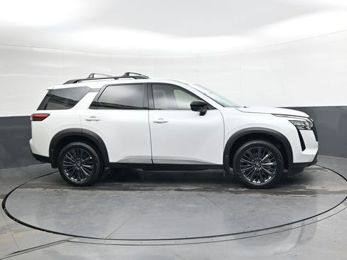 New 2026 Nissan Pathfinder SL image 3