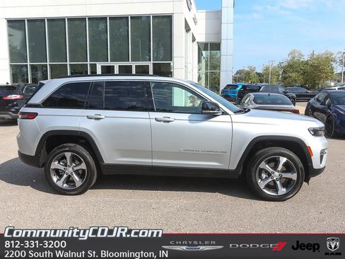 New 2025 Jeep Grand Cherokee Limited AWD/4WD image 8