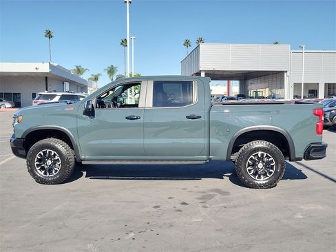 Used 2025 Chevrolet Silverado 1500 ZR2 w/ Technology Package image 2
