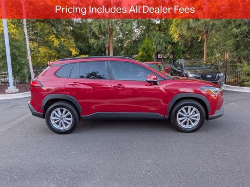 Certified 2022 Toyota Corolla Cross LE w/ Moonroof Package FWD image 4