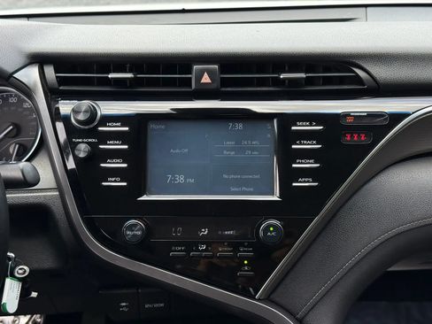 Used 2018 Toyota Camry SE FWD image 20