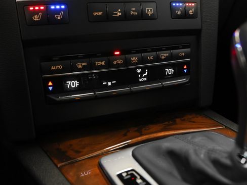 Used 2010 Mercedes-Benz E 550 Coupe image 39