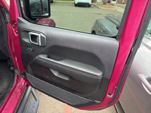 Used 2024 Jeep Wrangler Unlimited Sahara image 7