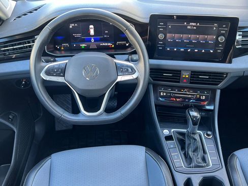 Certified 2025 Volkswagen Jetta SE image 14