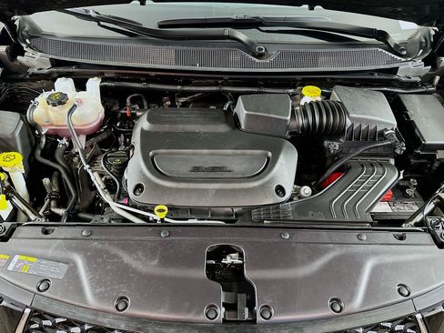 Used 2024 Chrysler Pacifica Touring-L FWD image 33