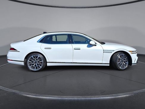 Used 2025 Genesis G90 3.5T image 26