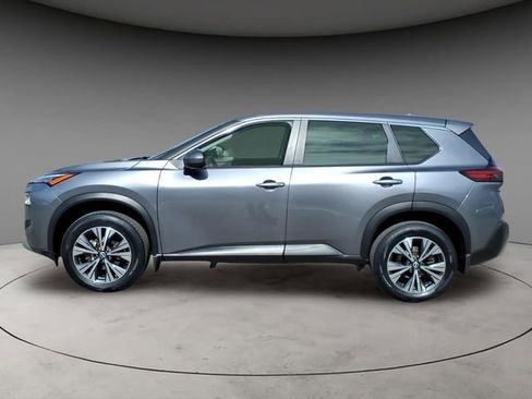 Used 2023 Nissan Rogue SV image 2