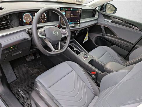 New 2026 Volkswagen Tiguan SE image 3