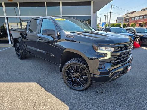 Used 2023 Chevrolet Silverado 1500 RST w/ Z71 Off-Road Package AWD/4WD image 2