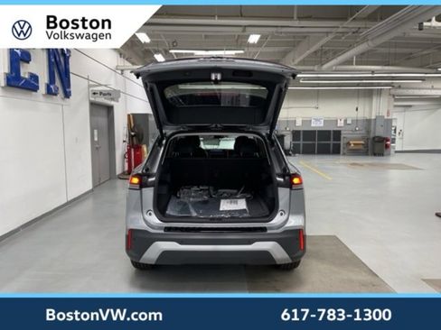 New 2026 Volkswagen Tiguan SE image 9