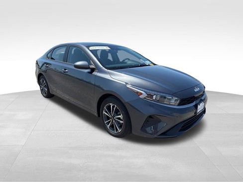 Certified 2024 Kia Forte LXS FWD image 4