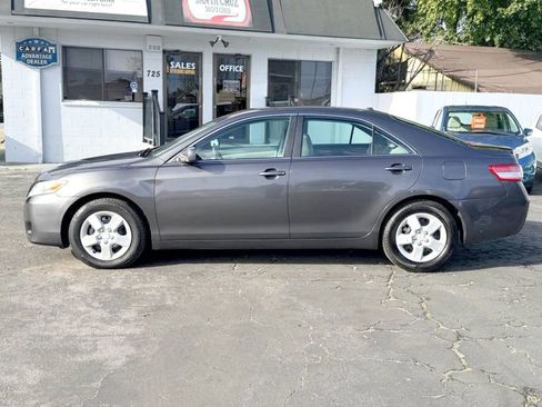Used 2010 Toyota Camry LE image 8