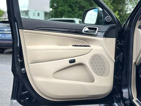 Used 2019 Jeep Grand Cherokee Limited AWD/4WD image 9