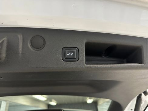 Certified 2022 Chevrolet Equinox RS w/ LPO, Floor Liner Package image 23