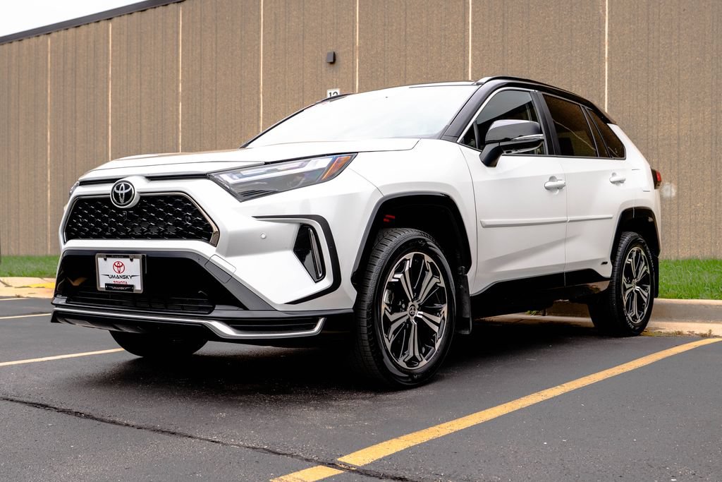 Used 2025 Toyota RAV4 XSE w/ Premium Package AWD/4WD image 4
