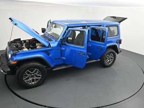 Used 2025 Jeep Wrangler Unlimited Sahara AWD/4WD image 41