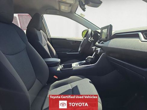 Certified 2021 Toyota RAV4 LE AWD/4WD image 17