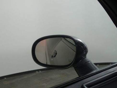 Used 2019 Dodge Challenger SXT image 31