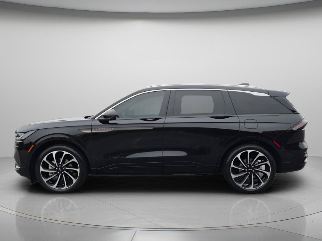 Used 2025 Lincoln Nautilus Black Label AWD/4WD image 3