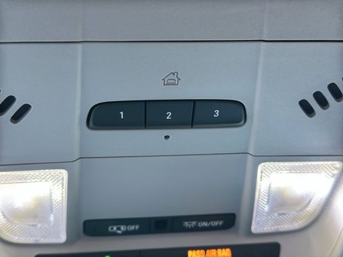 Used 2021 Chevrolet Equinox LT image 24