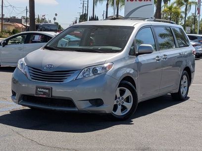 Used 2017 Toyota Sienna LE