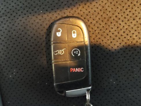 Used 2019 Jeep Grand Cherokee Altitude image 32