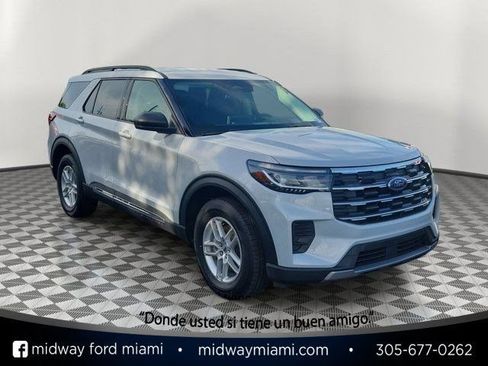 Used 2025 Ford Explorer Active AWD/4WD image 1