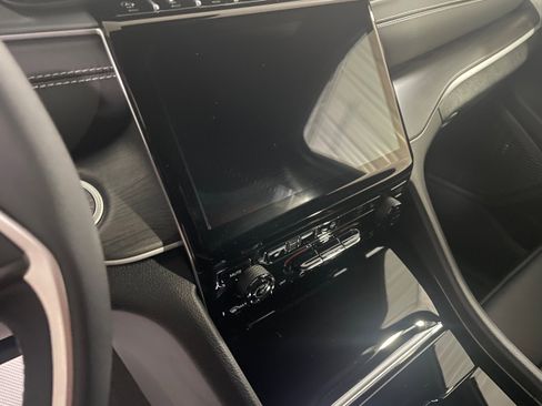 New 2025 Jeep Grand Cherokee L Limited image 12