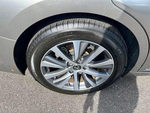 Used 2020 Lexus ES 300h w/ Premium Package FWD image 18