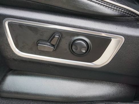 Used 2025 RAM 1500 Laramie AWD/4WD image 13