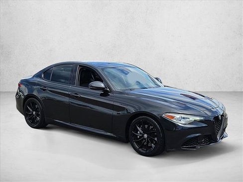 Used 2017 Alfa Romeo Giulia RWD image 3