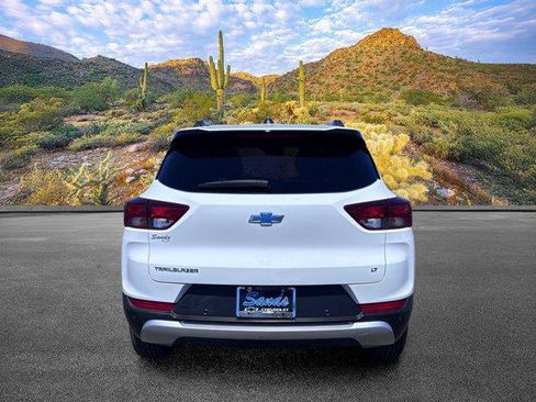 Used 2022 Chevrolet TrailBlazer LT w/ Confidence II Package FWD image 6