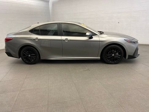 Used 2025 Toyota Camry SE w/ Convenience Package FWD image 7