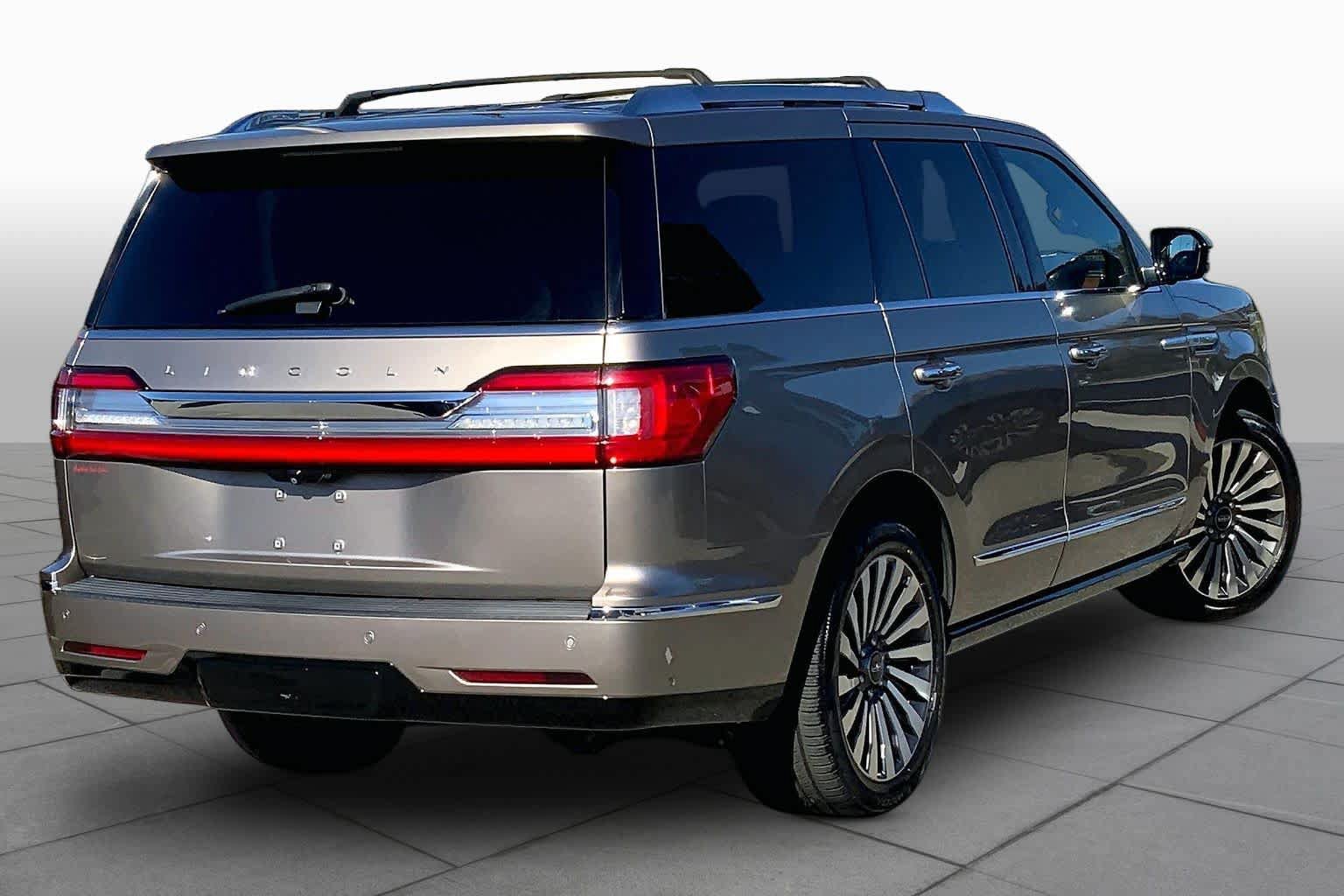 Used 2019 Lincoln Navigator Reserve w/ Cargo Package AWD/4WD image 13