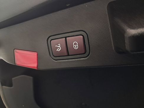 Used 2016 Mercedes-Benz SL 550 AMG Pkg image 44