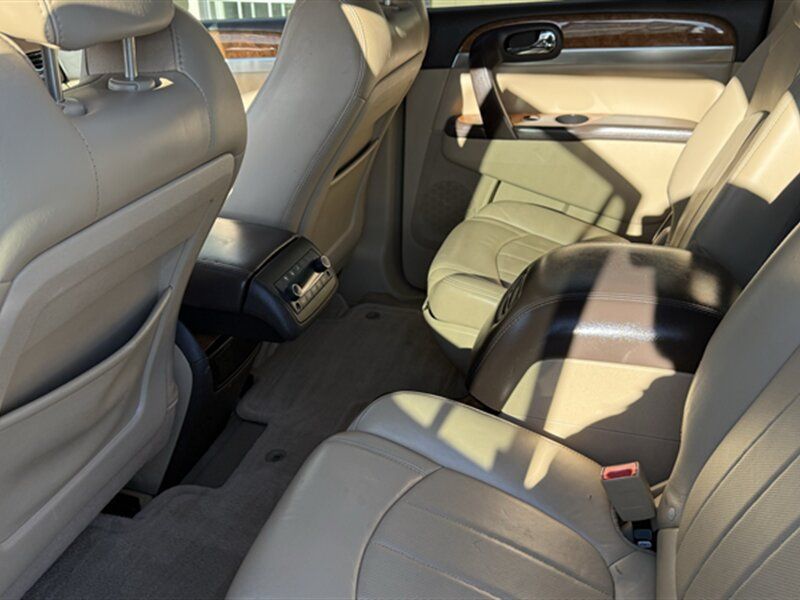 Used 2010 Buick Enclave CXL FWD image 16