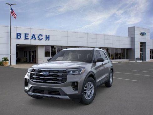 New 2026 Ford Explorer Active w/ Active Comfort Package image 3