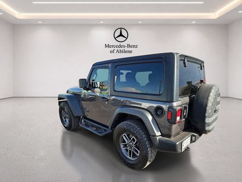 Used 2025 Jeep Wrangler Sport AWD/4WD image 4