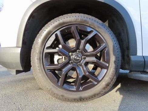 Certified 2025 Honda Pilot Touring image 10