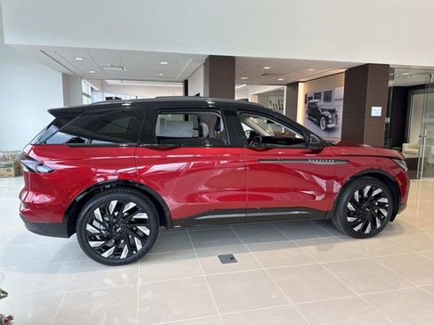 New 2026 Lincoln Nautilus Reserve image 2