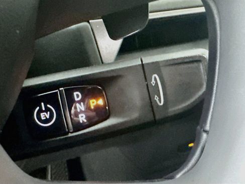 Used 2024 Kia EV9 Light Long Range RWD image 25