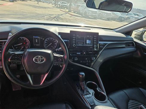 Used 2024 Toyota Camry SE image 16