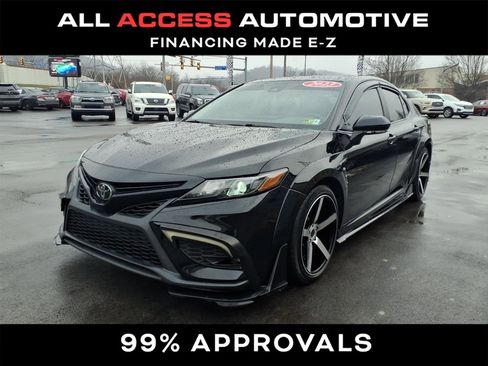Used 2023 Toyota Camry SE w/ Cold Weather Package image 3
