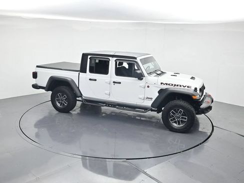 Used 2024 Jeep Gladiator Mojave w/ Technology Group AWD/4WD image 31