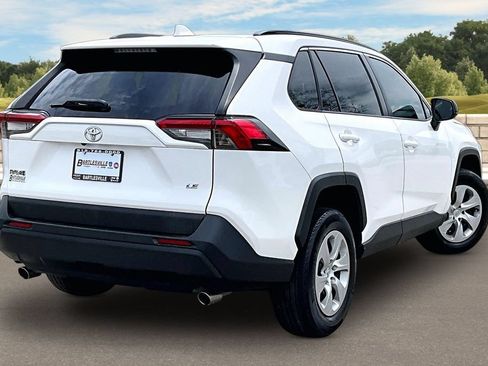 Used 2019 Toyota RAV4 LE FWD image 9