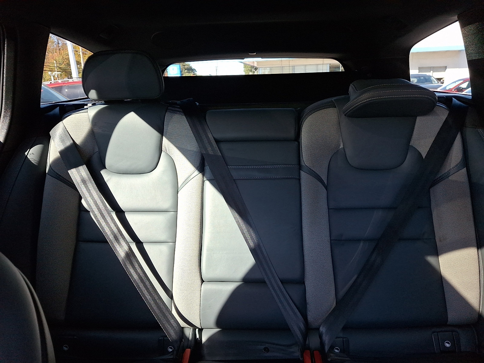 Used 2020 Volvo V60 T6 R-Design FWD image 19