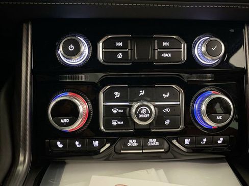 Used 2023 GMC Yukon Denali Ultimate image 43